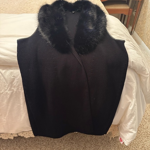 Black Talbots long vest withh Real Fox collar … Arms trimmed with leather - Picture 2 of 3